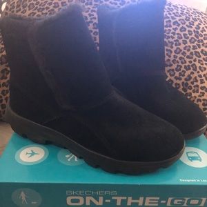 Sketchers comfy faux fur boots...super comfy sz8